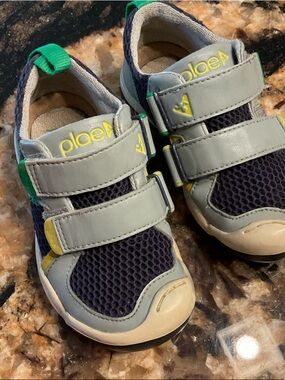 Plae Kids Navy & Gray Athletic Sneakers with Green and Yellow accAccents